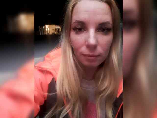 -nelya- webcam