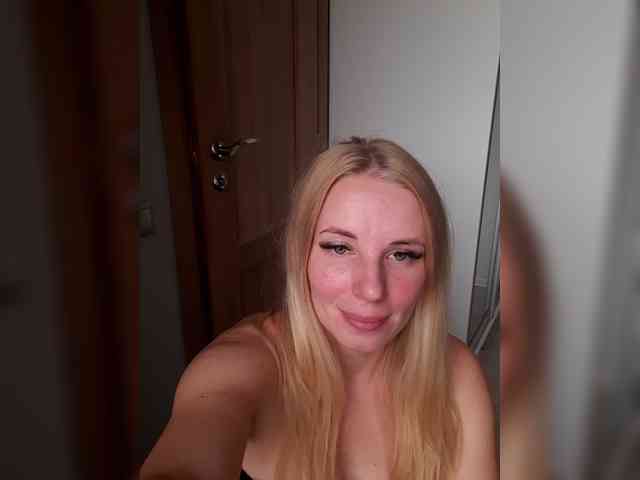 -nelya- webcam