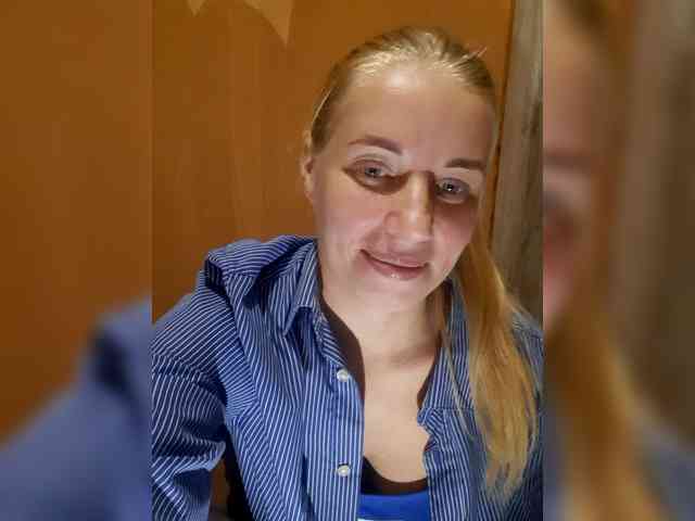 -nelya- webcam