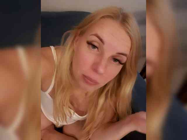 -nelya- webcam