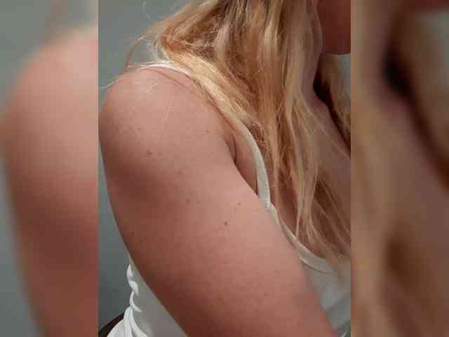 -nelya- webcam