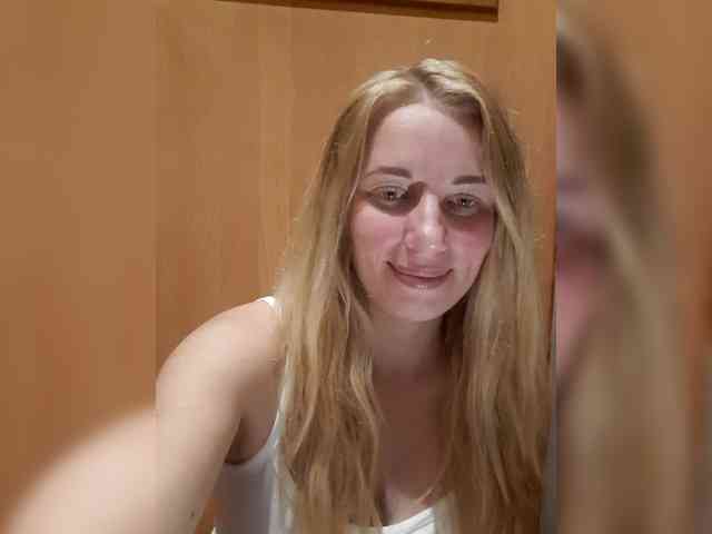 -nelya- webcam
