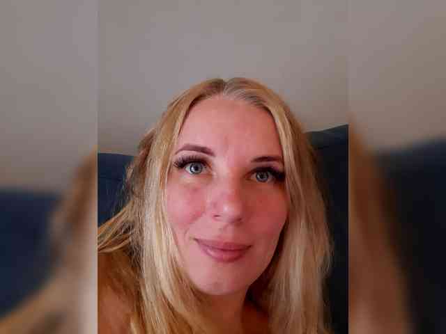 -nelya- webcam