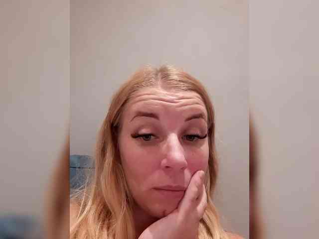 -nelya- webcam