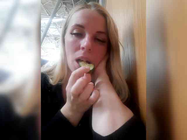 -nelya- webcam