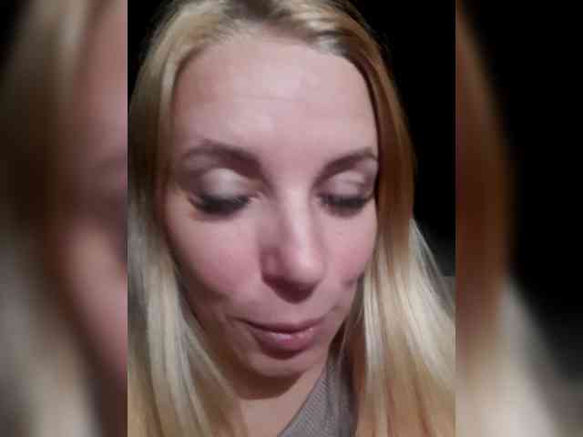 -nelya- webcam
