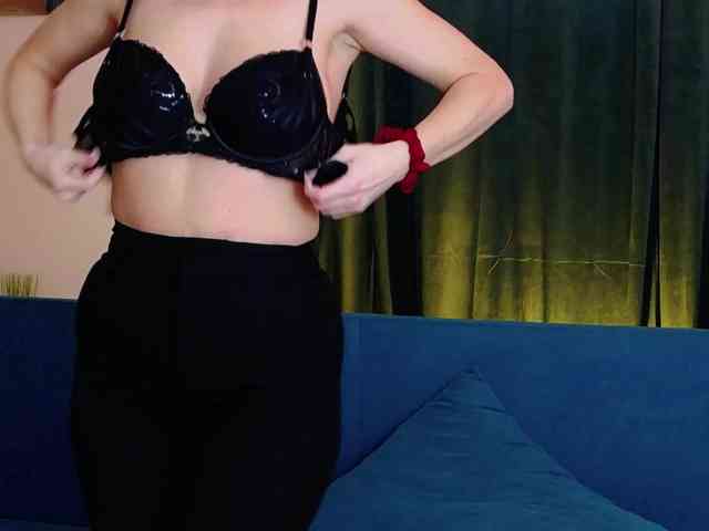 ScarlettNoirr webcam