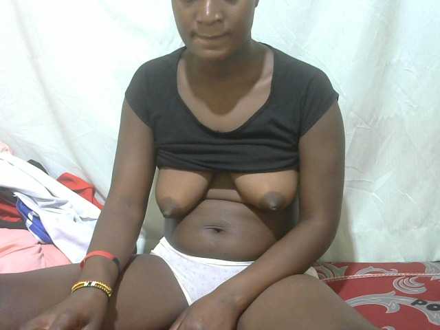 Smallpussie webcam bongacams model stream image