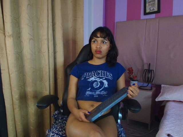 le modèle Dakashyten est en webcam porno dans un show sur le site bongacams, il possède les tags suivants: Latino/Hispanic,Brunette,Shaved