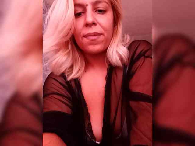 SunnyLeo88 webcam