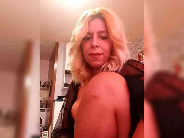 SunnyLeo88 webcam
