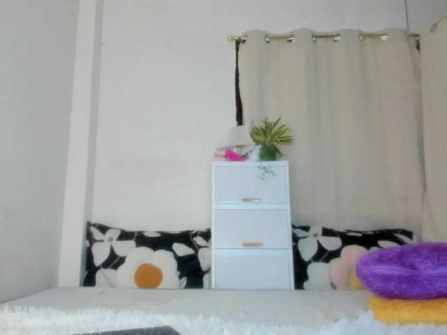 RoseTinz45's BongaCams show and profile