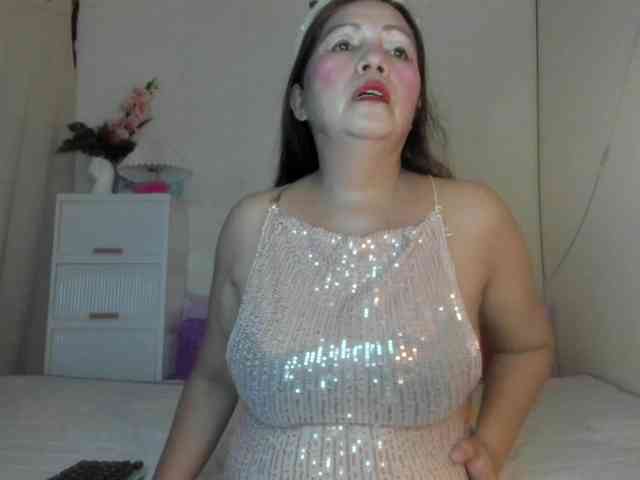 RoseTinz45 Live Webcam on BongaCams