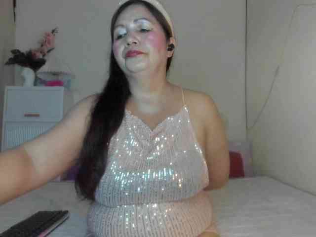 RoseTinz45 webcam