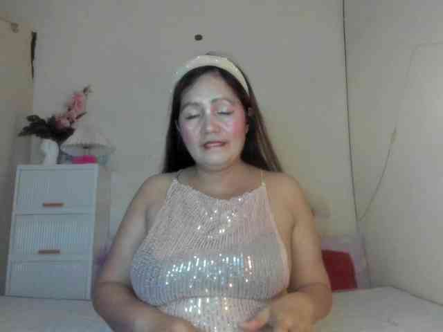 RoseTinz45 webcam