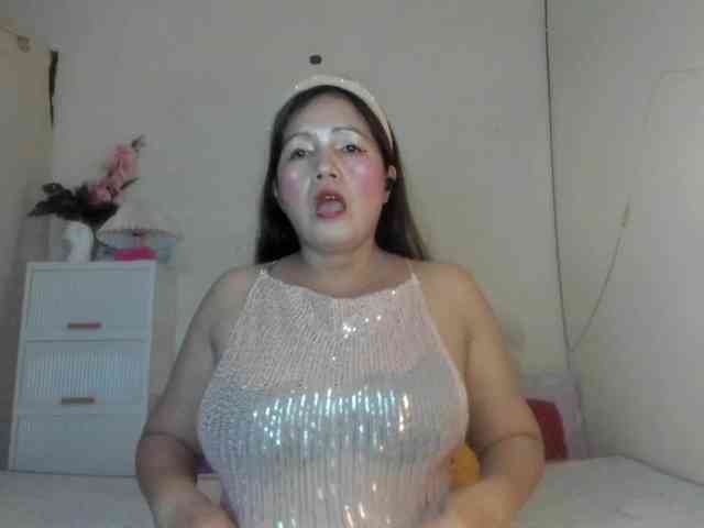 RoseTinz45 webcam