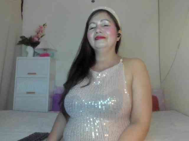 RoseTinz45 webcam