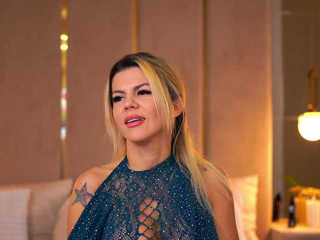 CamilaStarr's BongaCams show and profile