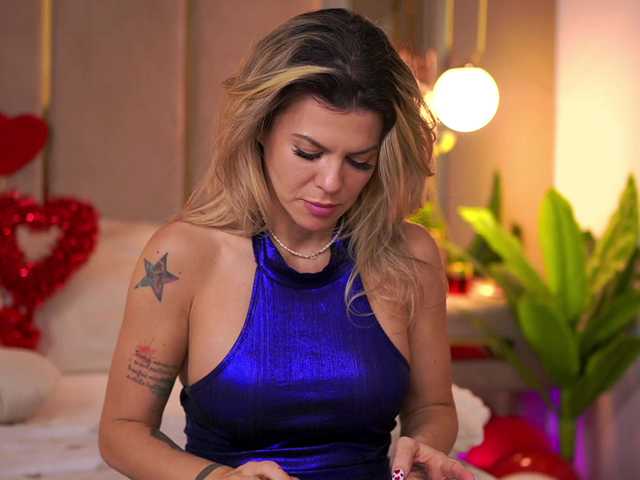 CamilaStarr's BongaCams show and profile