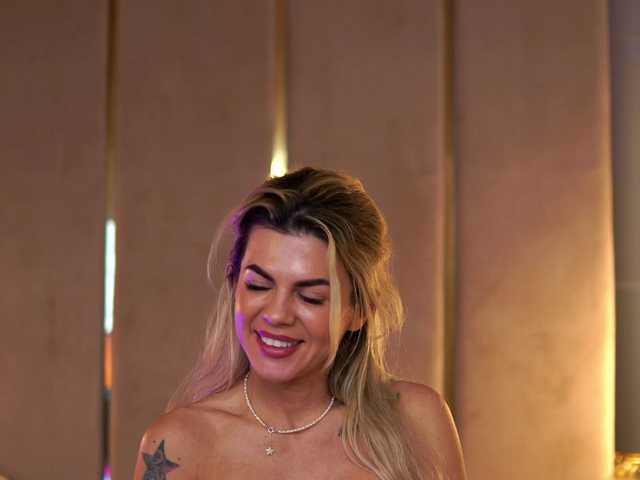 CamilaStarr's BongaCams show and profile