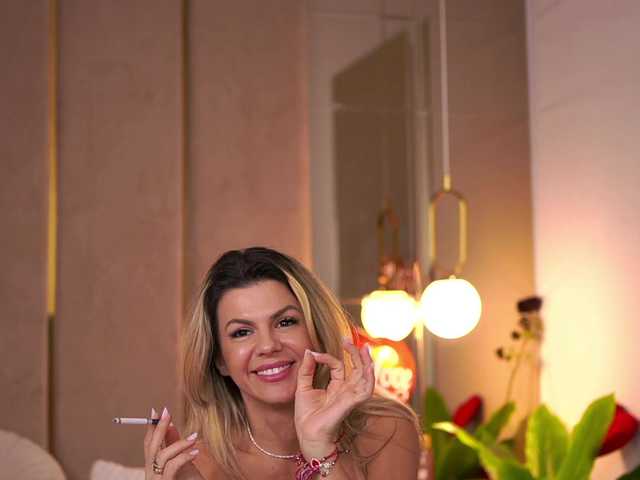 CamilaStarr's BongaCams show and profile