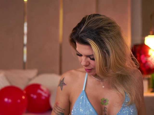 CamilaStarr's BongaCams show and profile