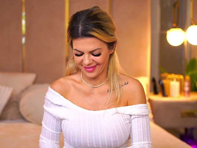 CamilaStarr's BongaCams show and profile