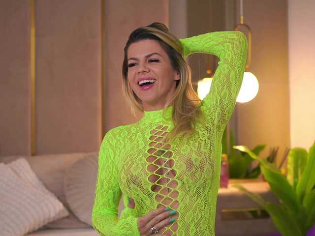 CamilaStarr's BongaCams show and profile