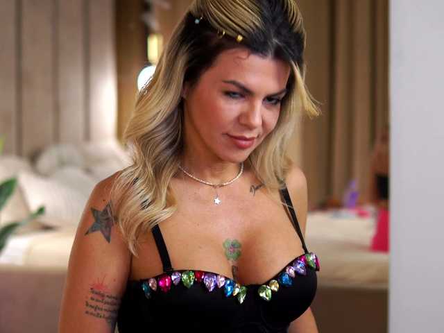 CamilaStarr's BongaCams show and profile