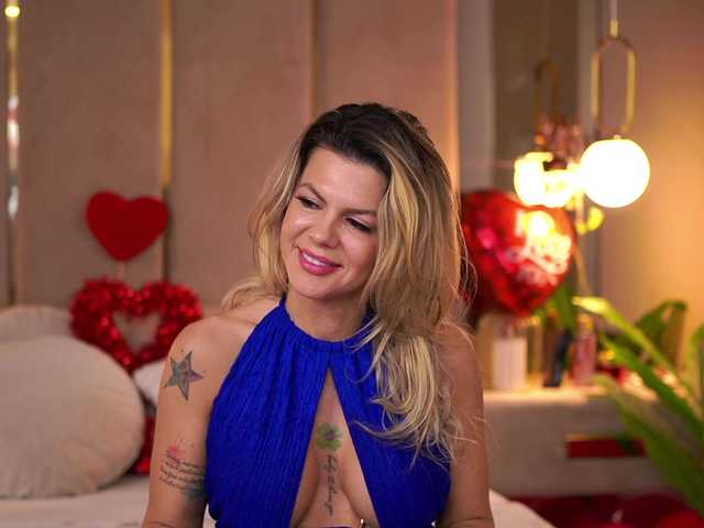 CamilaStarr's BongaCams show and profile