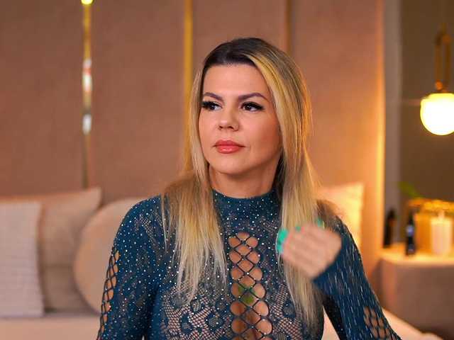 CamilaStarr's BongaCams show and profile