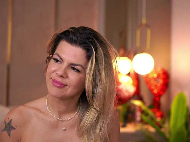 CamilaStarr's BongaCams show and profile