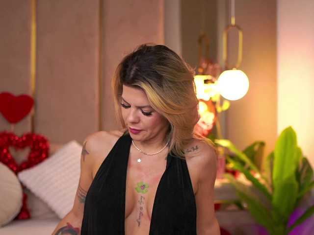 CamilaStarr's BongaCams show and profile