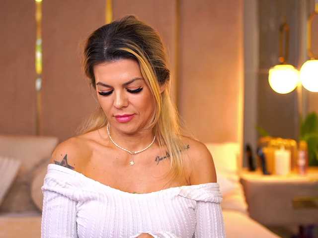 CamilaStarr's BongaCams show and profile