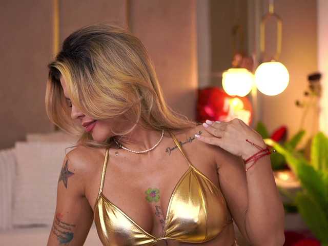 CamilaStarr's BongaCams show and profile