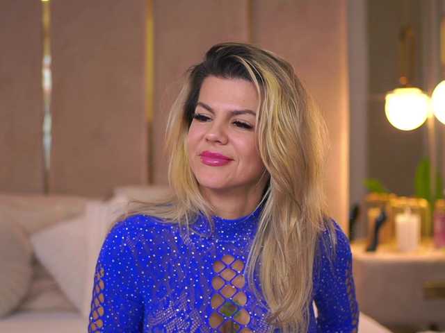 CamilaStarr's BongaCams show and profile