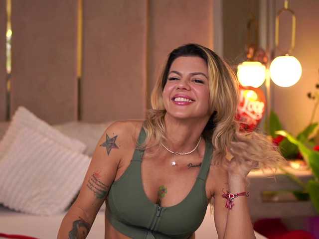 CamilaStarr's BongaCams show and profile