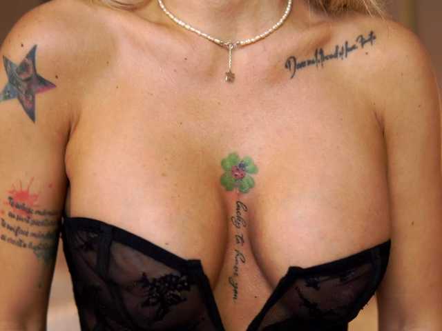 CamilaStarr's BongaCams show and profile