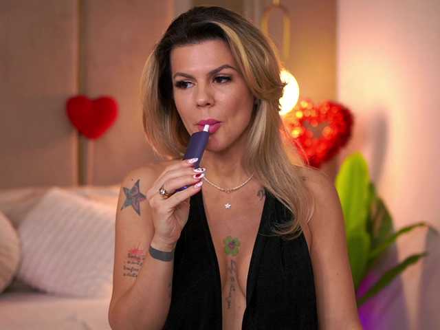 CamilaStarr's BongaCams show and profile