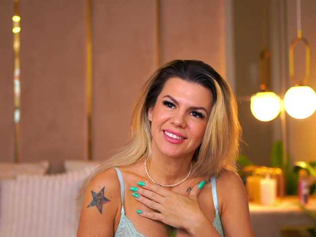 CamilaStarr's BongaCams show and profile