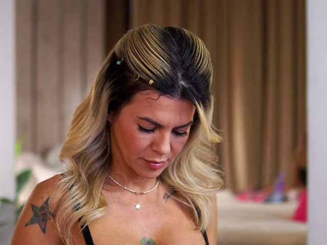 CamilaStarr's BongaCams show and profile