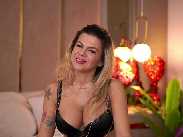 CamilaStarr's BongaCams show and profile