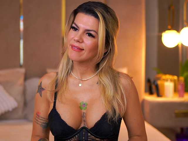 CamilaStarr's BongaCams show and profile