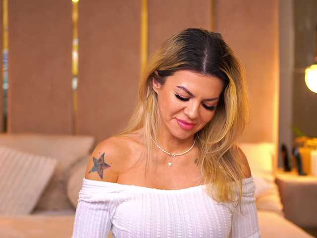 CamilaStarr's BongaCams show and profile