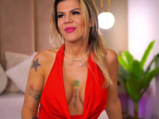 CamilaStarr's BongaCams show and profile