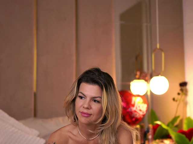 CamilaStarr's BongaCams show and profile