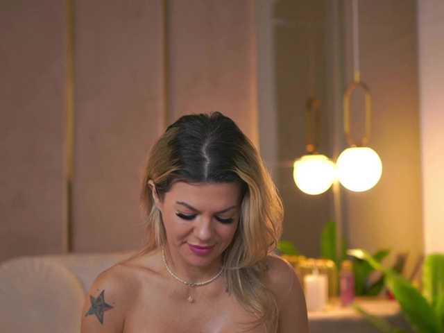 CamilaStarr's BongaCams show and profile