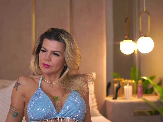 CamilaStarr's BongaCams show and profile