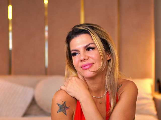 CamilaStarr's BongaCams show and profile