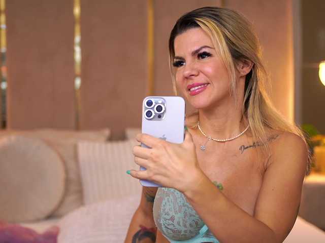 CamilaStarr's BongaCams show and profile